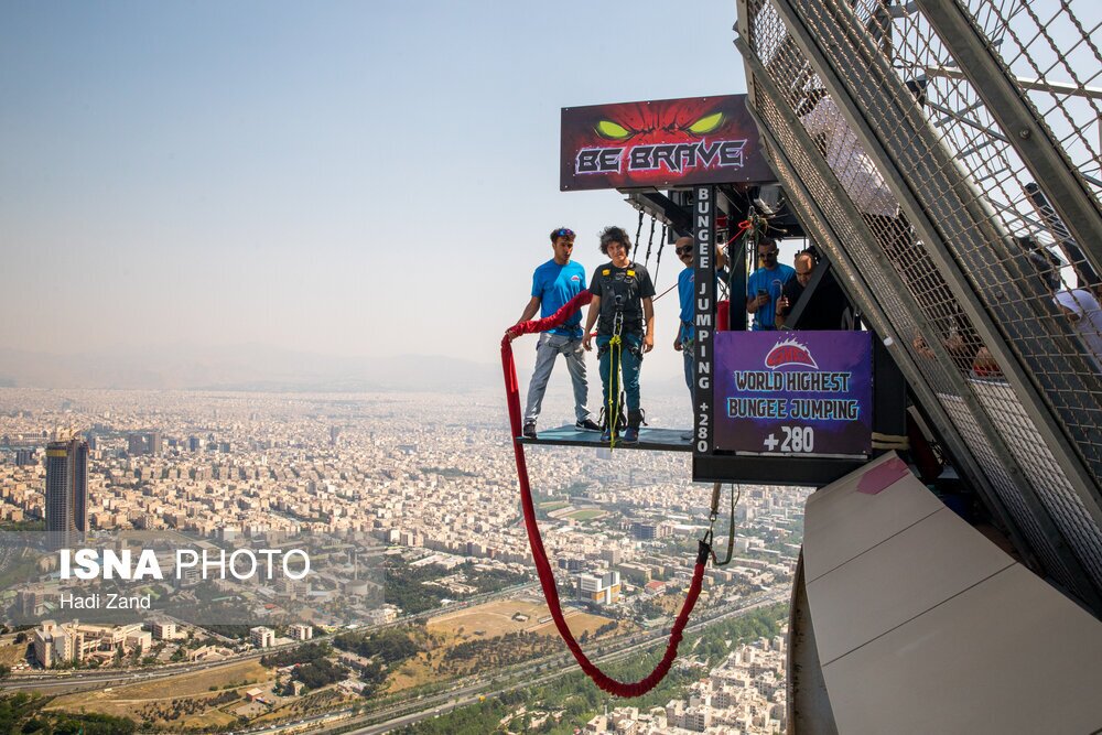 افتتاح بلندترین سکوی بانجی جامپینگ دنیا (ایسنا)