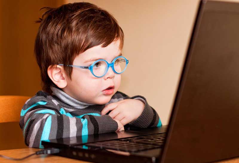 معایب و مزایای استفاده کودکان از کامپیو‌تر را بشناسید