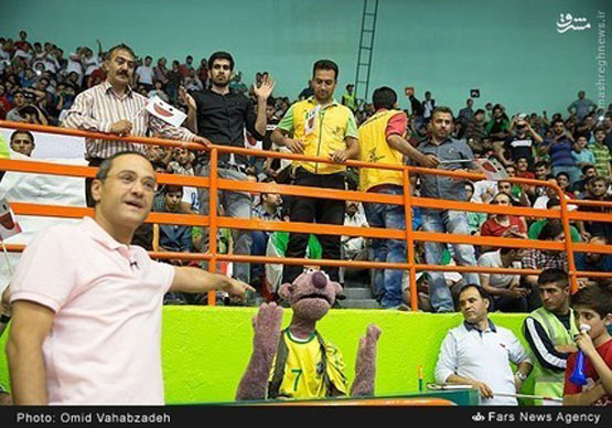 تصاویر: جناب‌خان و رامبد جوان در بازی والیبال ایران و امریکا