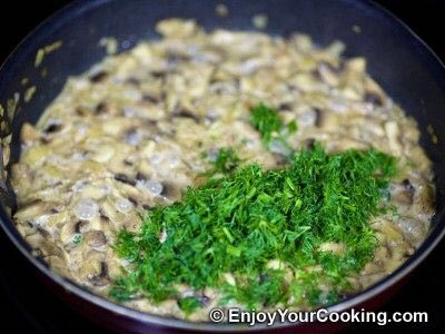 طرز تهیه مرغ لایه ای پرشده با قارچ و هویج: