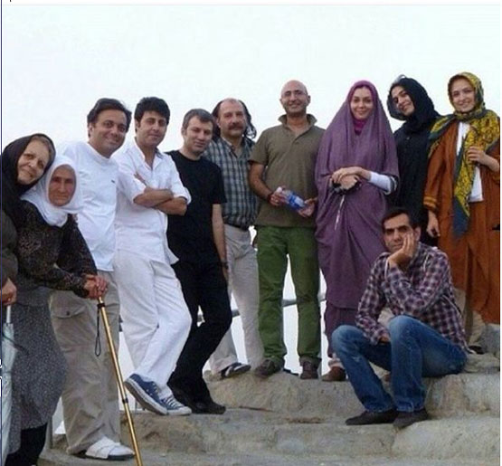 عکس: آزاده نامداری و دیگر هنرمندان در سفر مکه