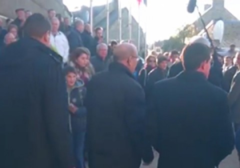 سیلی خوردن نخست وزیر سابق فرانسه