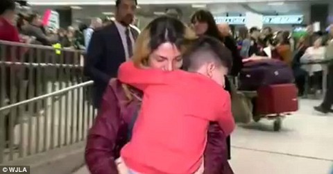لحظه آزادی کودک 5 ساله ایرانی در واشنگتن