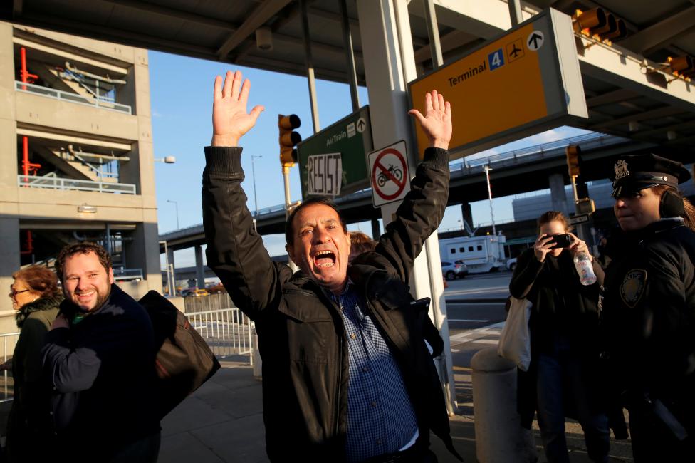 تصاویر ورود مسافران مشمول قانون منع ورود به آمریکا