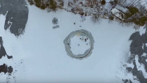 تفریح عجیب و غریب فنلاندی ها در زمستان