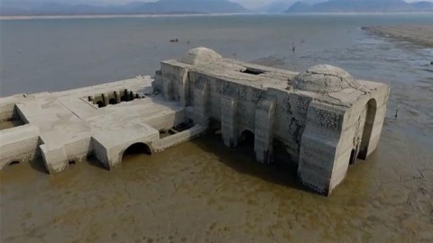 ظهور کلیسای 400 ساله در نتیجۀ خشکسالی در مکزیک