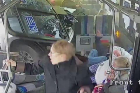 نجات معجزه آسای مسافران اتوبوس از مرگ
