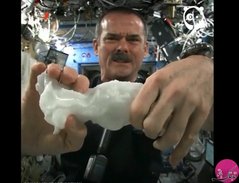 ویدئویی جالب از چلاندن حوله خیس در فضا!