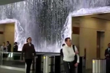 آبشار در ایستگاه مترو