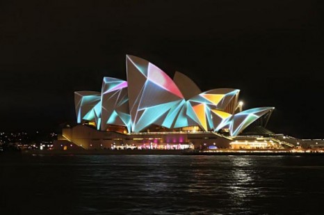 جشنواره نورهای رنگی در سالن اپرای سیدنی