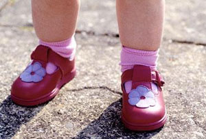خرید کفش برای کودک نوپا