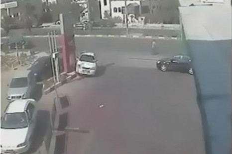دیوانه بازی راننده در صف پمپ بنزین