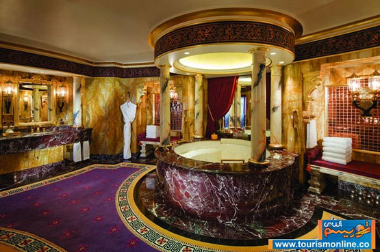 تصاویر: حمام‌های عجیب و اعیانی هتل‌های لوکس جهان