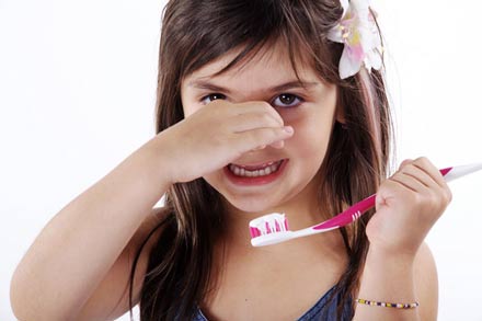 بوی بد دهان بچه، علل و راههای درمان