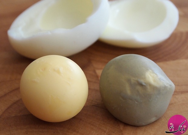 چرا زرده تخم مرغ پس از آب پز شدن سبز می شود؟!
