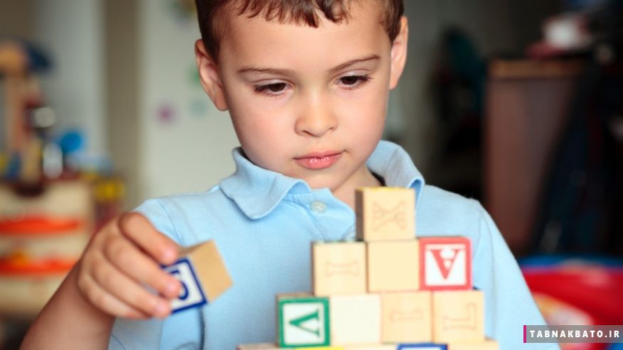 آیا کودک شما، علائم اوتیسم را از خود بروز می‌دهد؟