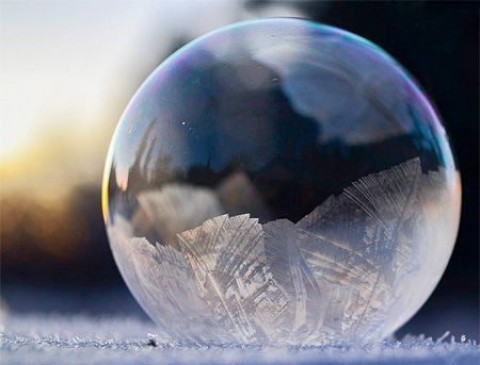 لحظه جالب و دیدنی یخ زدن حباب
