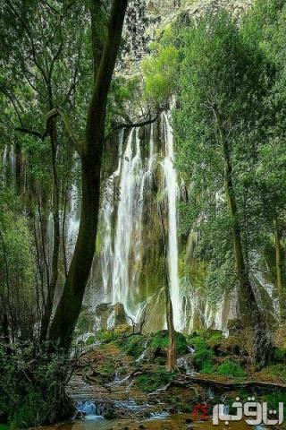 آبشاری زیبا در غرب ایران + عکس