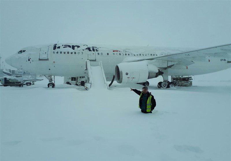 عکسی خاص از ارتفاع برف در فرودگاه امام