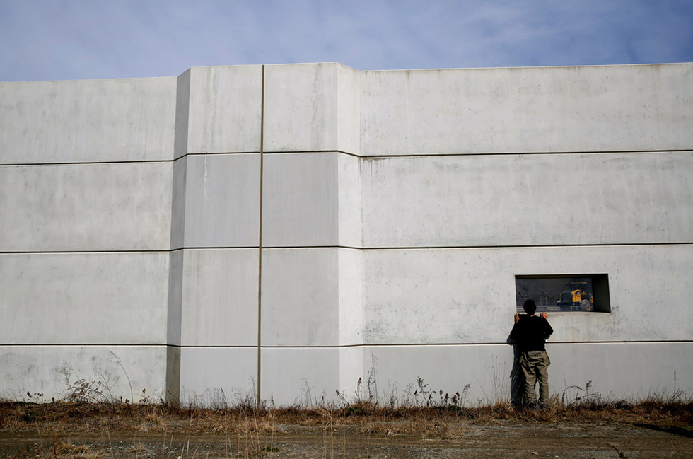 زندگی زندانیان سونامی ژاپن پشت دیوار 13 متری!