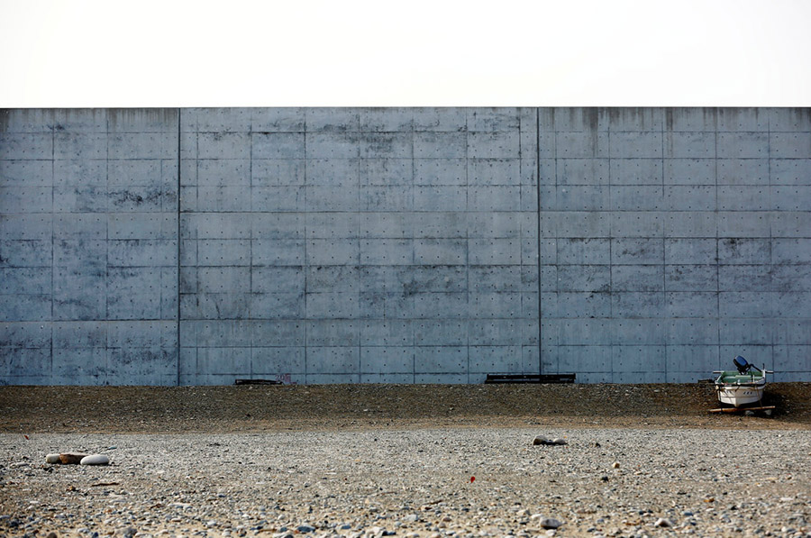 زندگی زندانیان سونامی ژاپن پشت دیوار 13 متری!