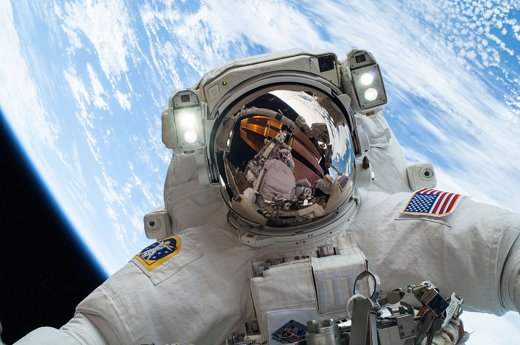 فضانوردان ناسا چقدر حقوق می‌گیرند؟