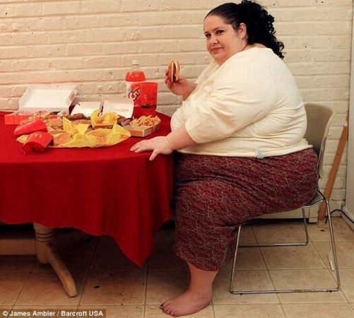 این زن قصد دارد چاق‌ترین زن جهان شود! +عکس