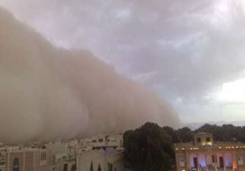 لحظه وقوع طوفان و محو شدن شهر یزد زیر گرد و غبار