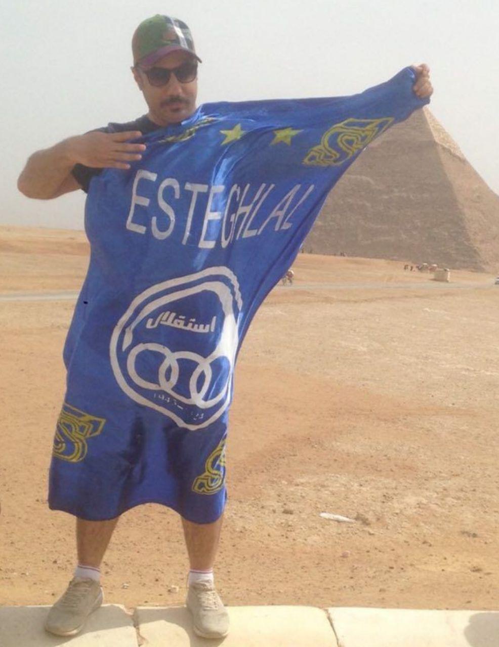 پرچم باشگاه استقلال در مصر و در کنار اهرام+عکس