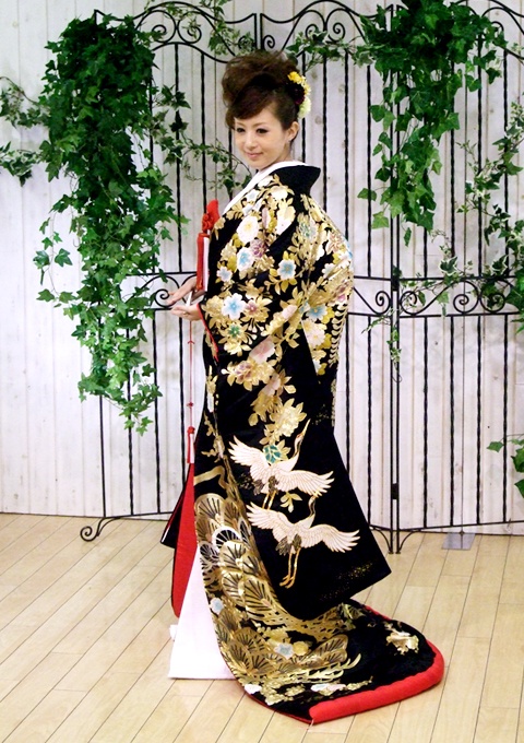 کیمونو چیست؟ تاریخچه لباس سنتی کشور ژاپن