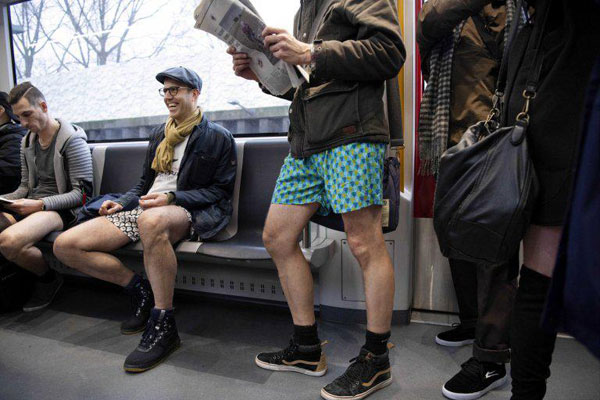 روز جهانی بدون شلوار در مترو +عکس