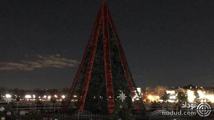خاموش شدن درخت کریسمس به خاطر ترامپ+تصاویر