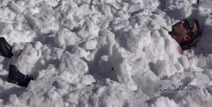 جوان مازندرانی که ۹۰ دقیقه در دل برف خوابید +عکس