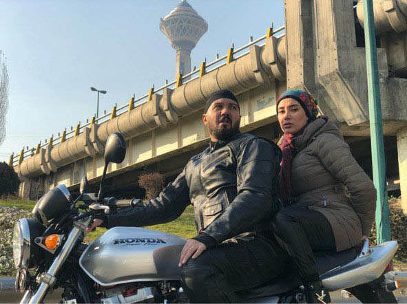 موتورسواری کامبیز دیرباز و بهاره افشاری در تهران+ عکس