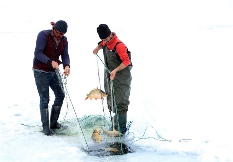 ماهیگیری در برکه‌های یخ‌زده ترکیه +تصاویر