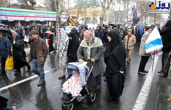 در شو‌هر مهناز افشار در راهپیمایی ۲۲ بهمن+عکس