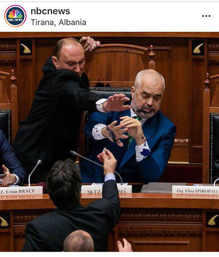 اعتراض متفاوت به نخست‌وزیر آلبانی+عکس