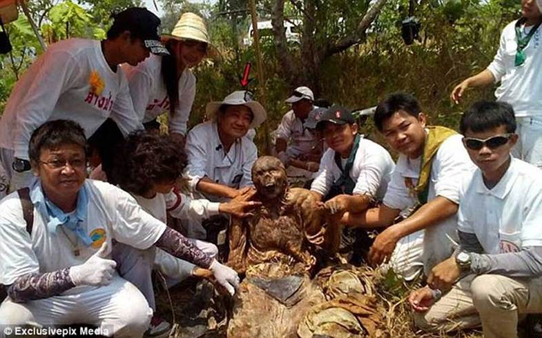 خالکوبی‌های جادویی جسد مرد تایلندی همه را شوکه کرد +تصاویر