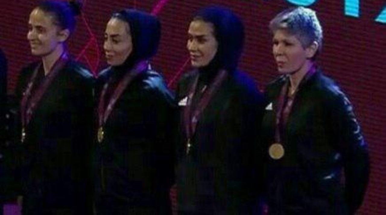 اهدای مدال های فوتسال قهرمانی اروپا به داوران بانوی ایرانی + عکس