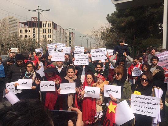 تجمع هواداران پرسپولیس مقابل وزارت ورزش +عکس