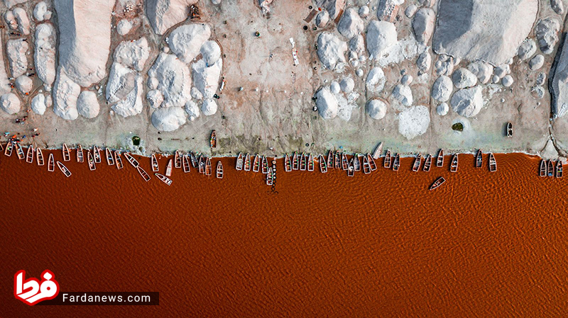 عکس هوایی نشنال جئوگرافیک از دریاچه سرخ رنگ