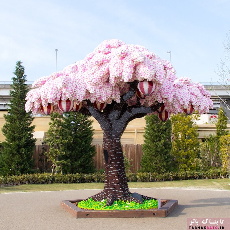 درخت شکوفه گیلاس ساخته شده از بیش از 800،000 لگو آجر