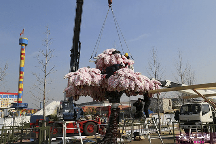 درخت شکوفه گیلاس ساخته شده از بیش از 800،000 لگو آجر