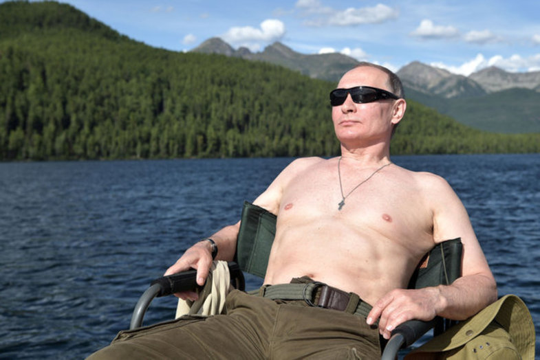 پوتین به انتشار عکس بدون لباسش چه واکنشی نشان داد؟ +عکس