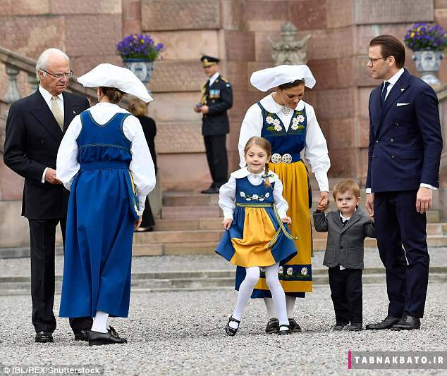 خانواده سلطنتی سوئد در لباس سنتی