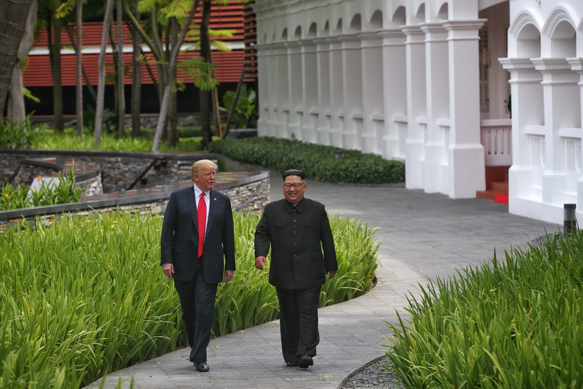 قدم زدن ترامپ و کیم جونگ اون بعد از ناهار کاری +عکس