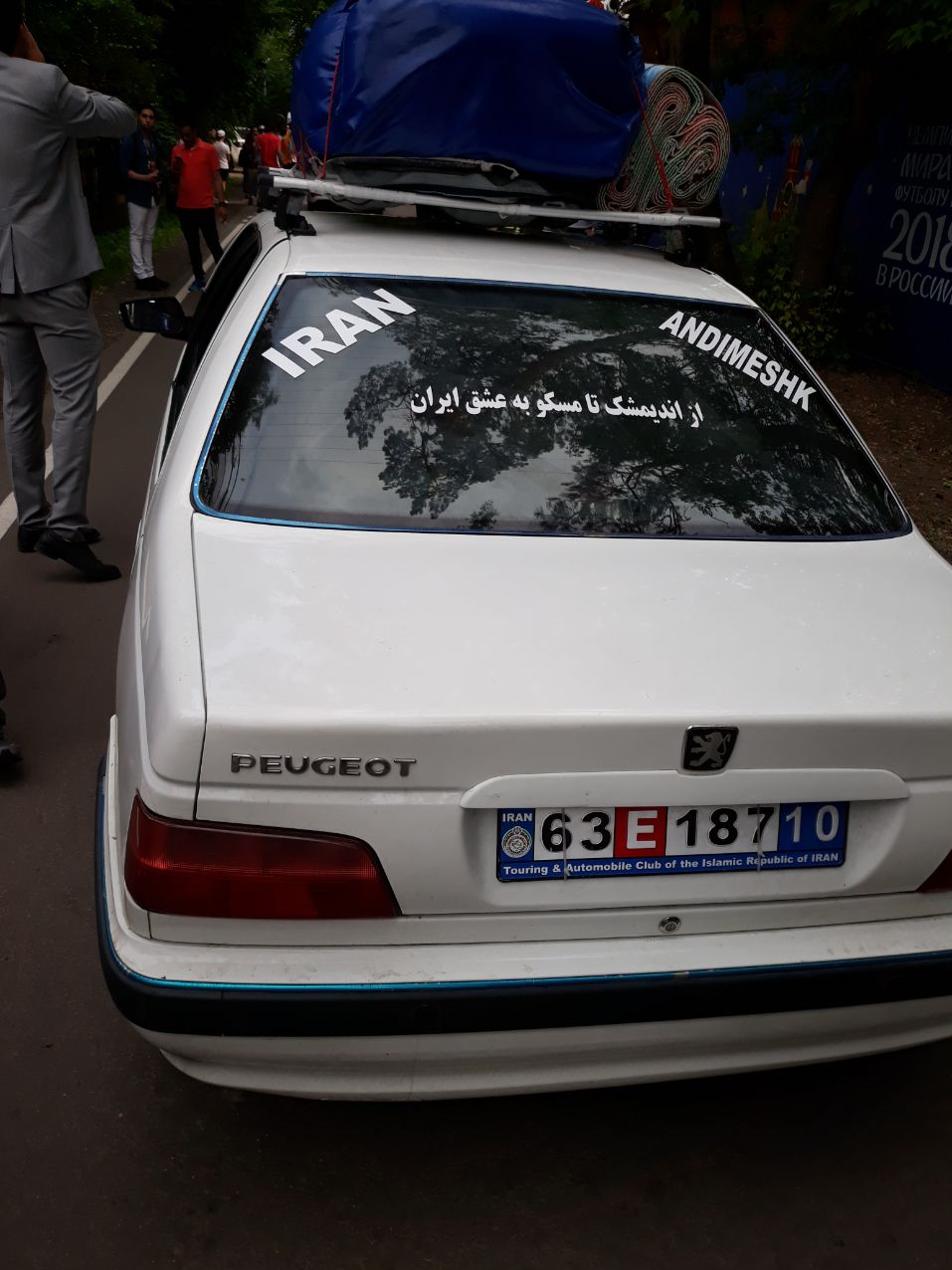 هوادار ایرانی که با خودروی شخصی به مسکو رفته +عکس