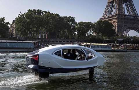 تاکسی پرنده روی آب در پاریس