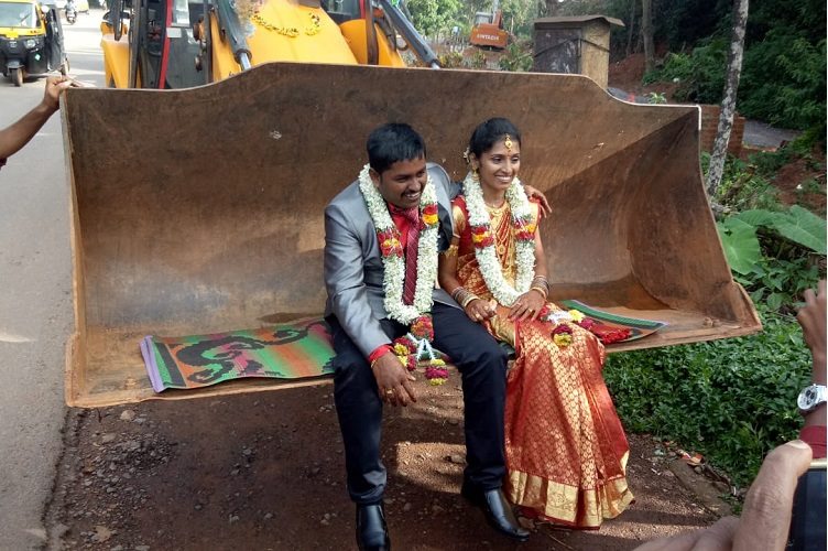 ماشین عروسی جالب زوج هندوستانی +عکس