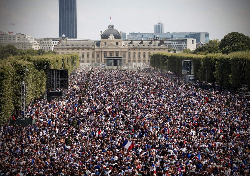فرانسوی‌ها منتظر پیروزی +عکس